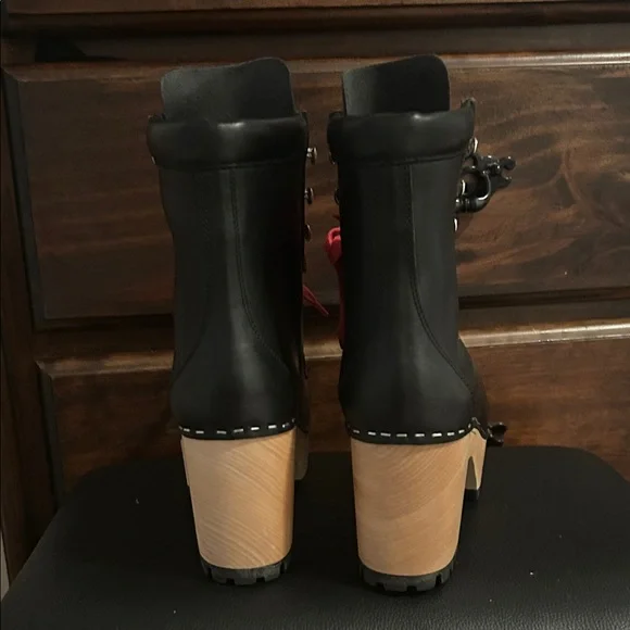 Swedish Hasbeens Red Lace-Up Women's Boots. Size 37. - Picture 5 of 8